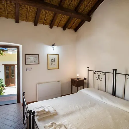 Antico Borgo Hotell 2*