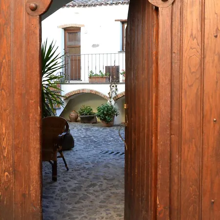 Antico Borgo Hotell 2*